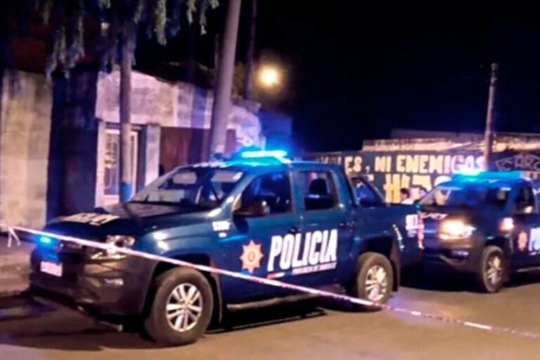 Atrapó al ladrón, lo mató, hizo un pozo en el patio y lo enterró