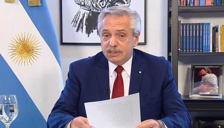 Fernández: “He dispuesto declarar feriado nacional”