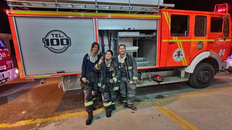 Histórico: Por primera vez un equipo sólo de mujeres asistió a un incendio de vivienda