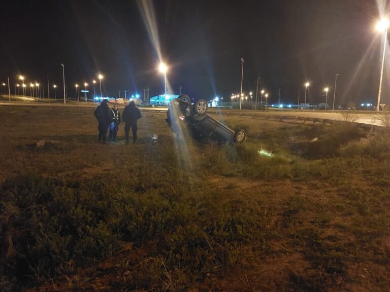 Vuelco en Ruta 3 y 26
