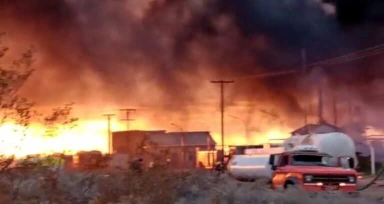 Tres muertos por la explosión de un tanque en una refinería de Plaza Huincul