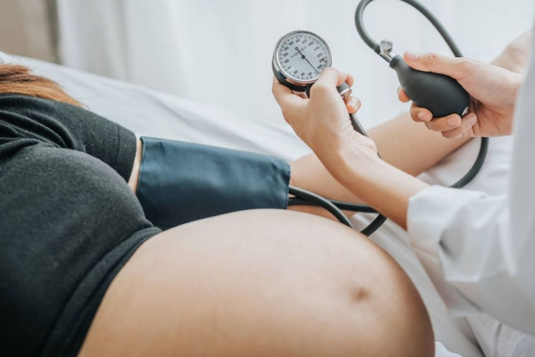 Una mujer quedó embarazada de dos hombres al mismo tiempo