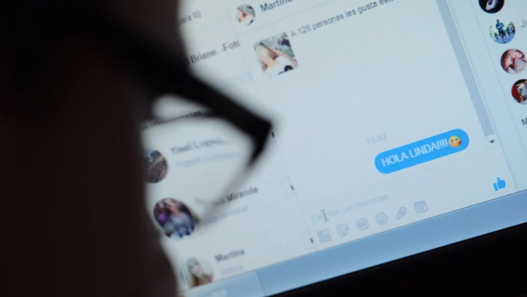 Condenaron a un exdiputado que pedía fotos de desnudos a un joven