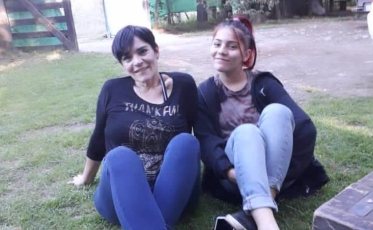 Una familia busca ayuda tras perder todo en un incendio