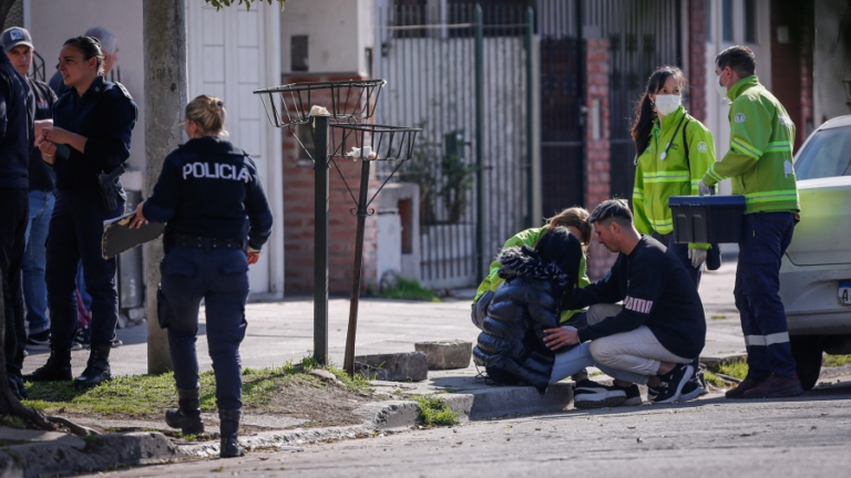 Un joven de 18 años mató a su mamá y a su abuelo a puñaladas