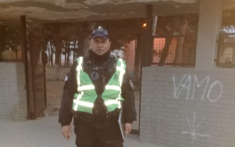 Lograron conseguir el dinero para el efectivo que debía viajar a ver su padre