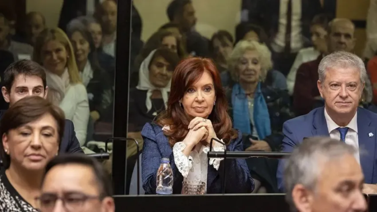 Cristina Kirchner se defenderá a si misma en la causa Vialidad