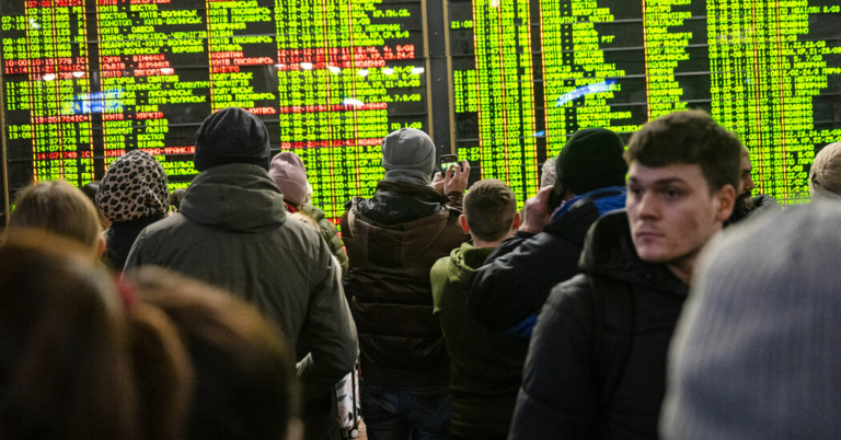 Éxodo masivo: miles de ciudadanos rusos huyen de la guerra