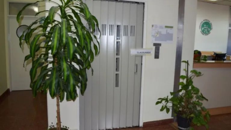 Chubut pagará 8 millones por la mujer que cayó por el hueco de un ascensor