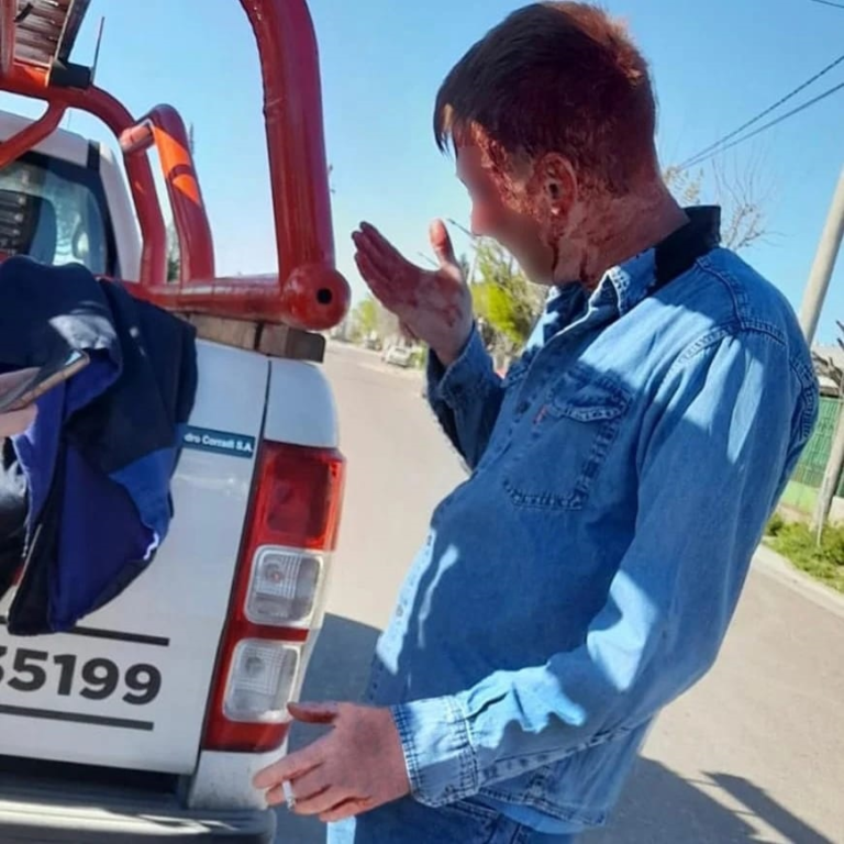 Lo agredieron brutalmente luego de cortar una conexión clandestina de luz
