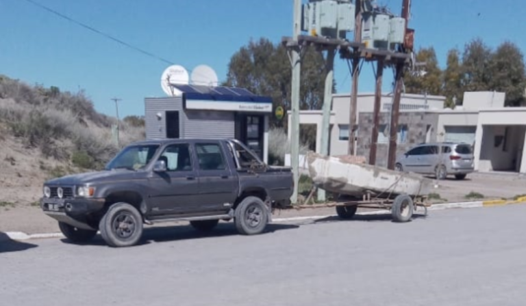 Lo detuvieron por pescar ilegalmente y tenía pedido de captura