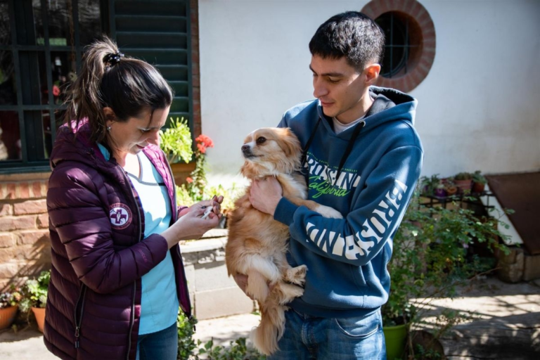 Se aplicaron más de 97 dosis en la jornada antirrábica de Rada Tilly