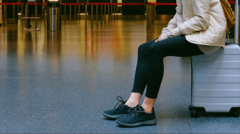 Una aerolínea avisó 7 días después que nadie buscó a una menor que viajaba sola