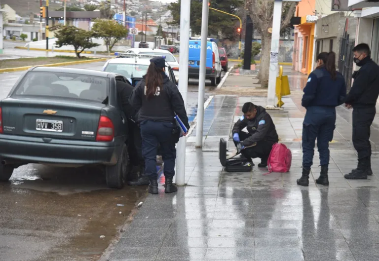 Agredió a su expareja y fue detenido: se le hallo un arma