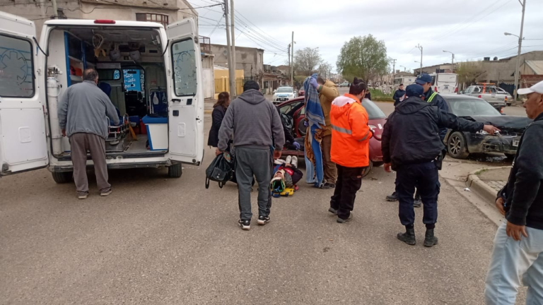 Dos autos chocaron en la avenida Polonia