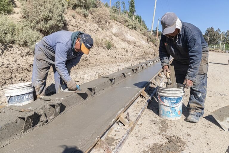Luque recorrió histórica obra de pavimento en zona sur