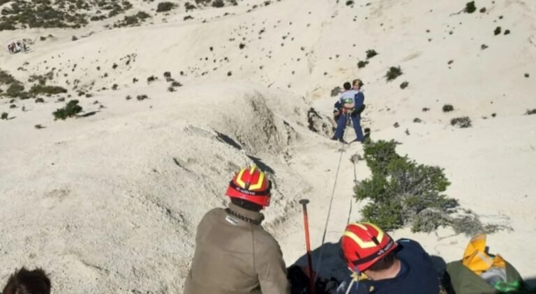 Turistas porteños debieron ser rescatados por Bomberos porque no pudieron bajar de un cerro