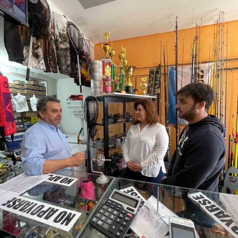 “Nacho” Torres y Ana Clara Romero visitaron a comerciantes comodorenses
