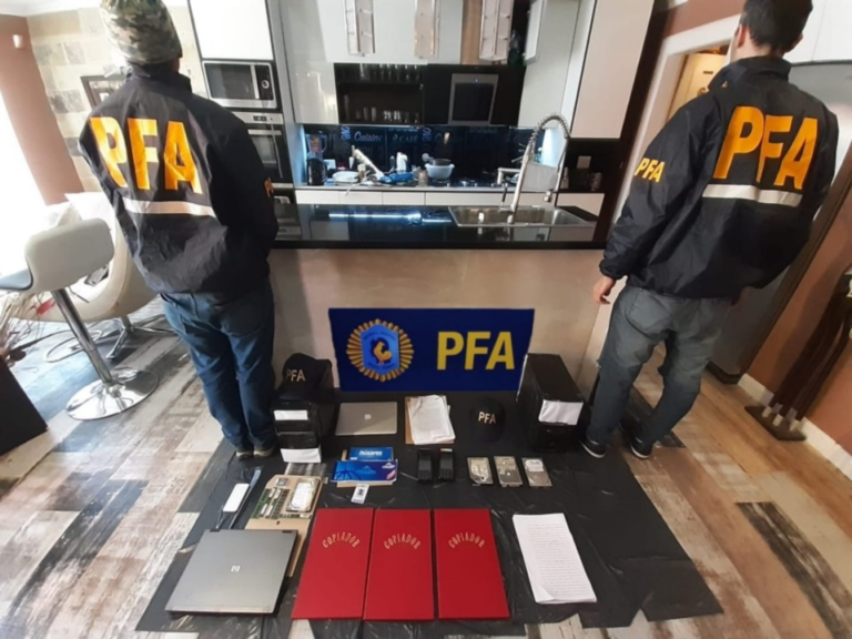 Desbaratan una banda que estafaba con planes de ahorros falsos