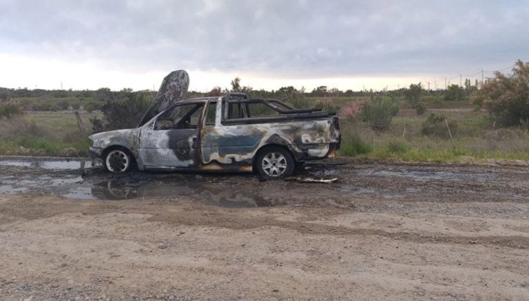 Por un desperfecto mecánico, una camioneta se incendió en Trelew