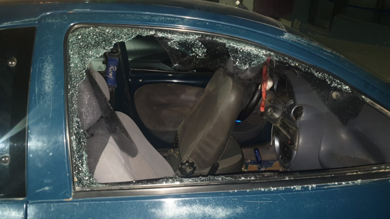 Lo atraparon robando, huyó e intentó esconderse en el cerro