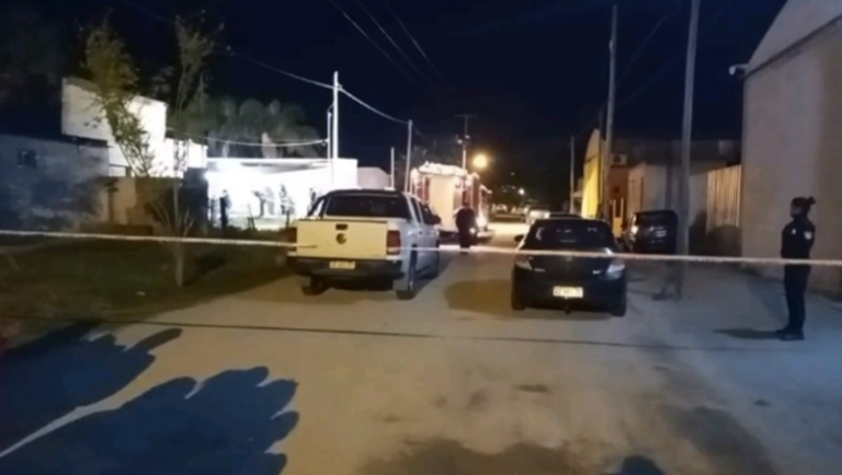 Hallaron los cuerpos de dos bebés enterrados en el fondo de una casa