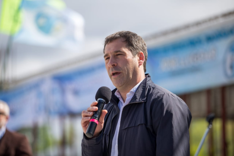 Luque asistió al inicio de la construcción de la escuela de Petroleros Jerárquicos