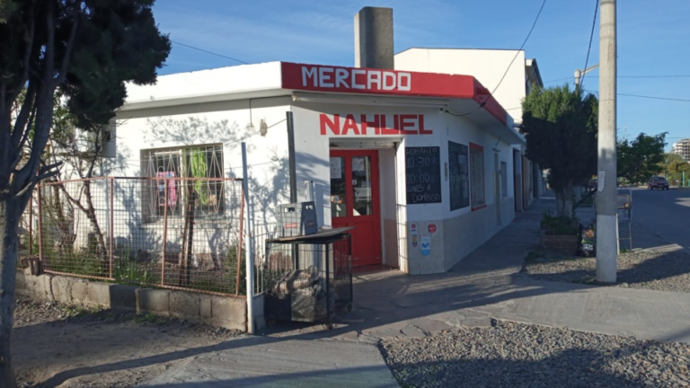 Fue descubierto mientras robaba y amenazó con prender fuego el local