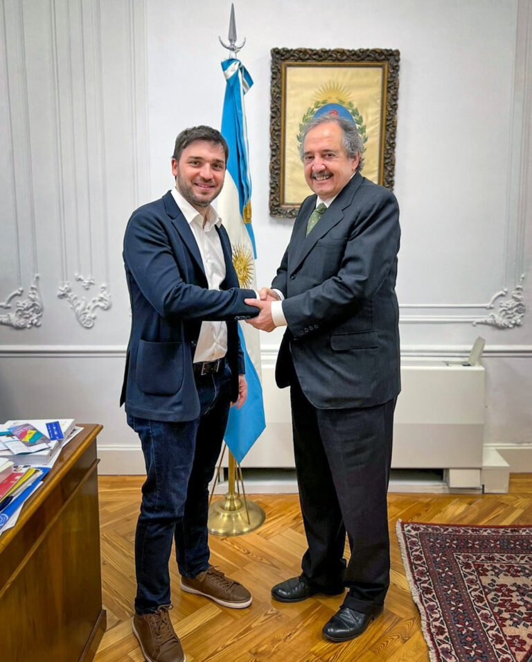 Torres se reunió con el embajador Ricardo Alfonsín en España y con inversores para Chubut