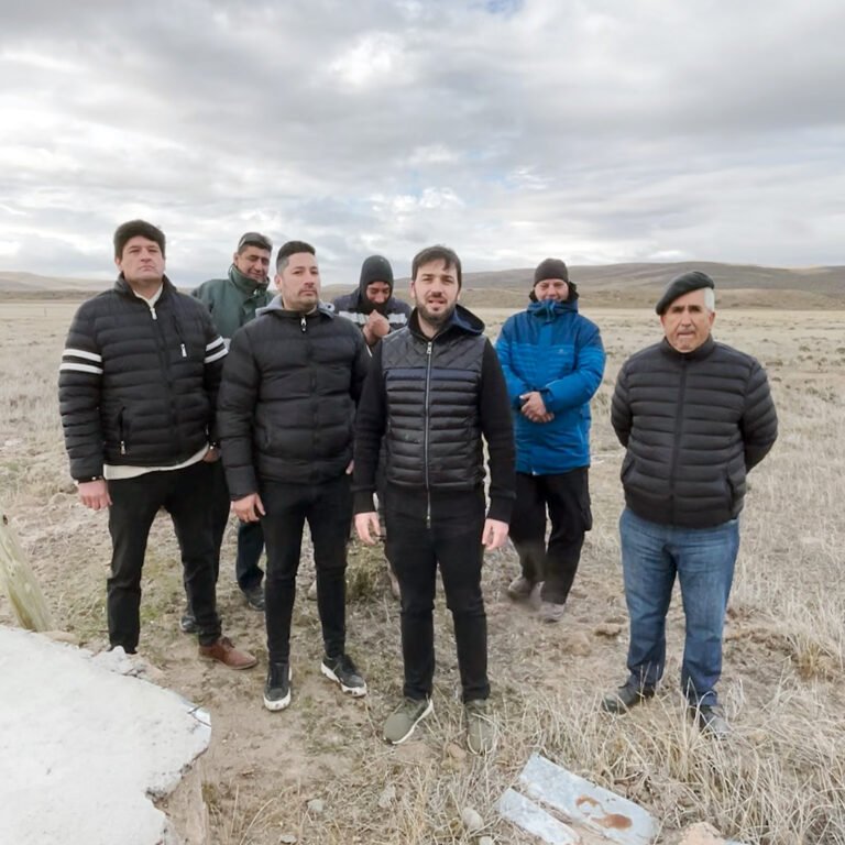 Torres junto a vecinos de la meseta y de Comodoro gestionaron agua para Yala Laubat