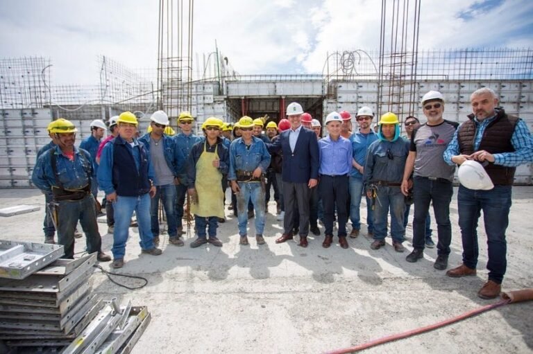 Arcioni visitó el futuro Colegio del Sindicato de Petroleros Jerárquicos