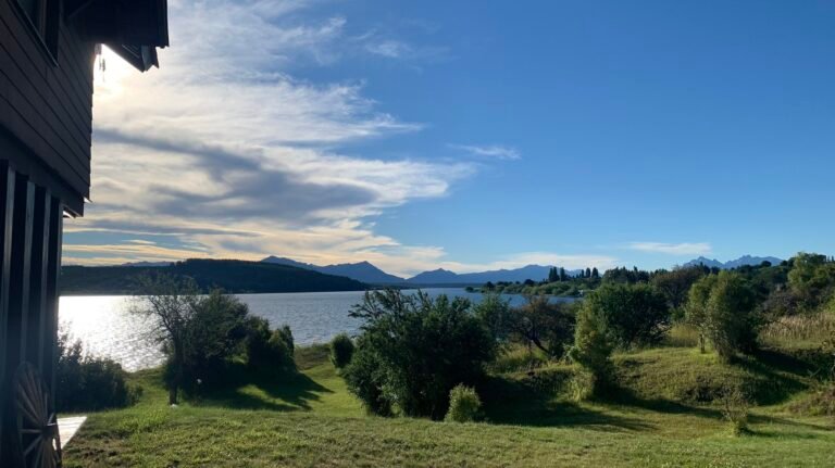 Se le dio vuelta la moto de agua y desapareció en el Lago Rosario