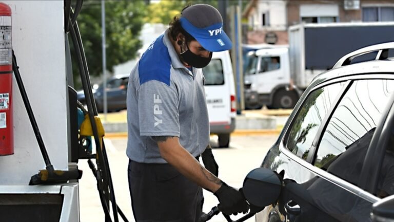 Aumento: YPF informó una suba del 4% en sus combustibles