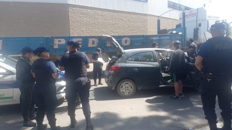 Imprudencia al volante: manejaba borracho y terminó detenido por pelear con los policías