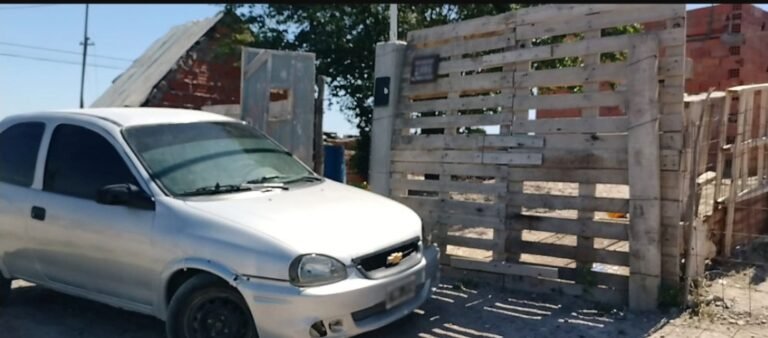 Robó 300 prendas de vestir de una tienda y las vendió en una feria callejera