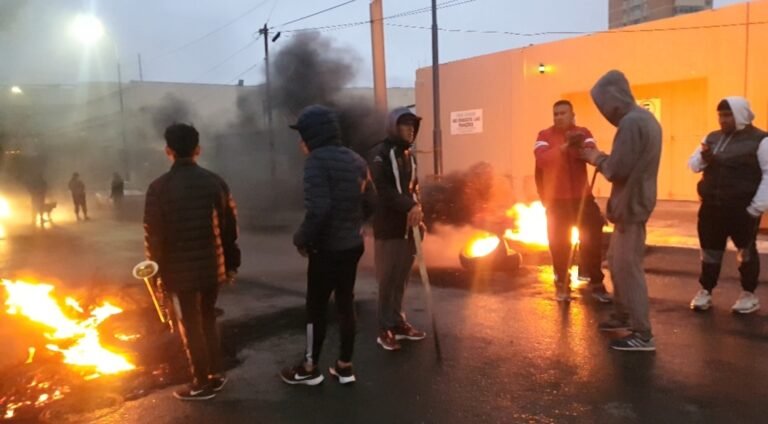 Padres amenazan con volver a la ruta y tomar playa de tanques