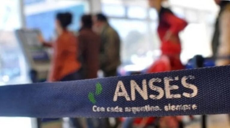 La ANSES oficializó el aumento de jubilaciones, AUH y otras asignaciones desde diciembre