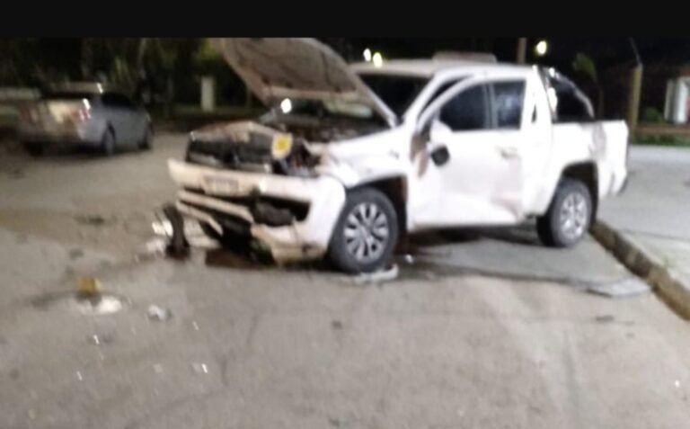 Un exfuncionario casi mata a una familia al cruzar un semáforo en rojo