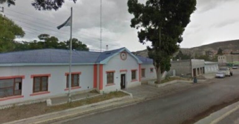 Robó un celular, pidió 25 mil pesos para devolverlo y recibió una golpiza