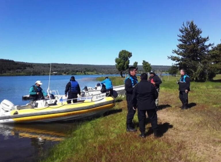 Buscan intensamente al hombre que cayó de una moto de agua en lago Rosario