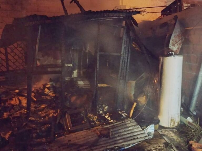 Un asado terminó en un incendio con pérdidas totales