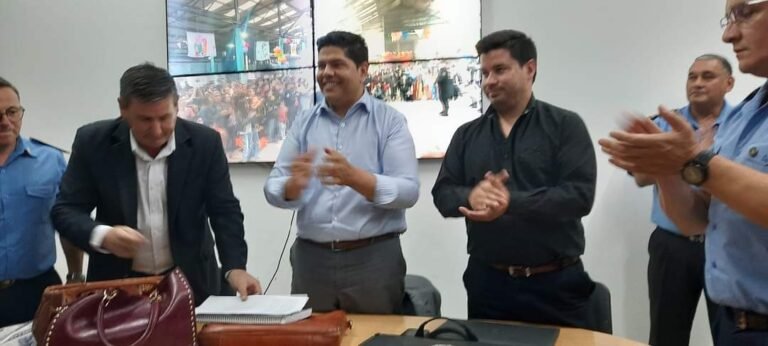 Acuerdo con la Policía: 8% en 2 tramos y un bono