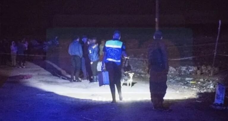Un nene de 8 años buscaba comida en un basural, lo atropelló un camión recolector y murió