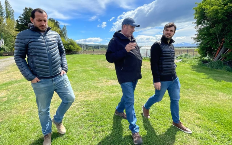 Torres visitó a productores de la cordillera y escuchó sus demandas