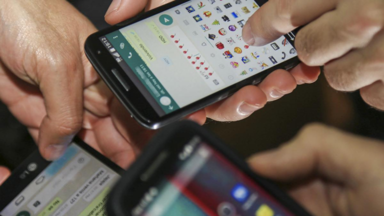 Catamarca prohíbe el uso de celulares en las escuelas