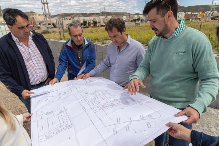 Luque visitó el lote de la fábrica Gamar que fue cedido por el Municipio