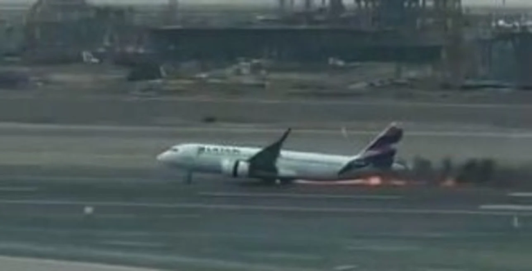 Un avión y un camión de bomberos colisionaron en un aeropuerto de Perú