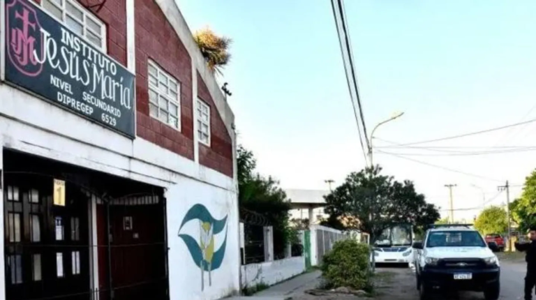 Tiró gas pimienta en el aula y sus compañeros fueron asistidos por intoxicación