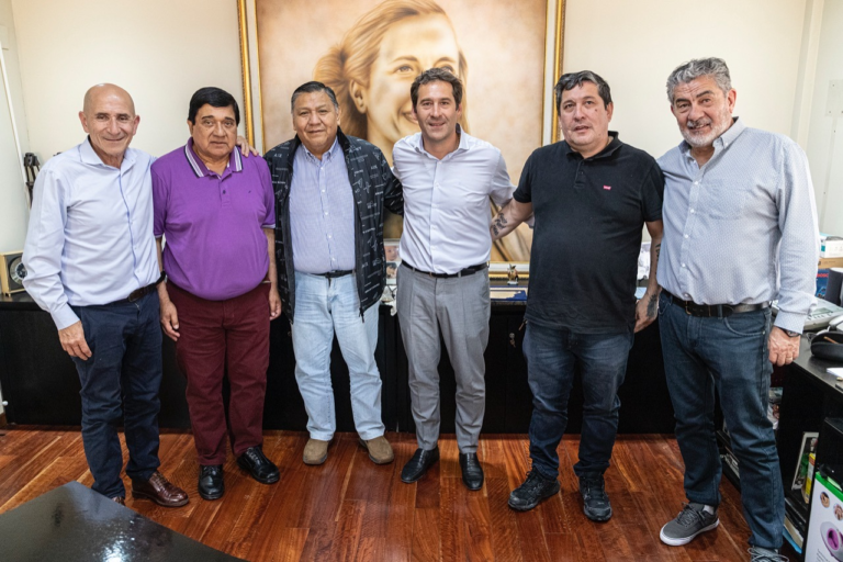 Luque se reunió con referentes gremiales en su camino a la gobernación