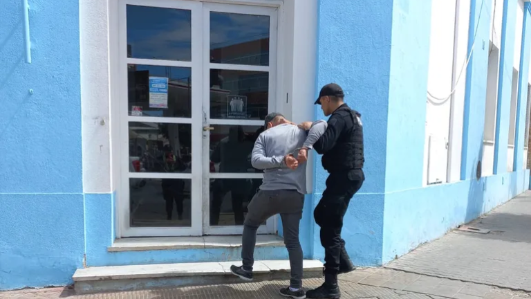 Intentó robar una camioneta utilizando un inhibidor y fue detenido